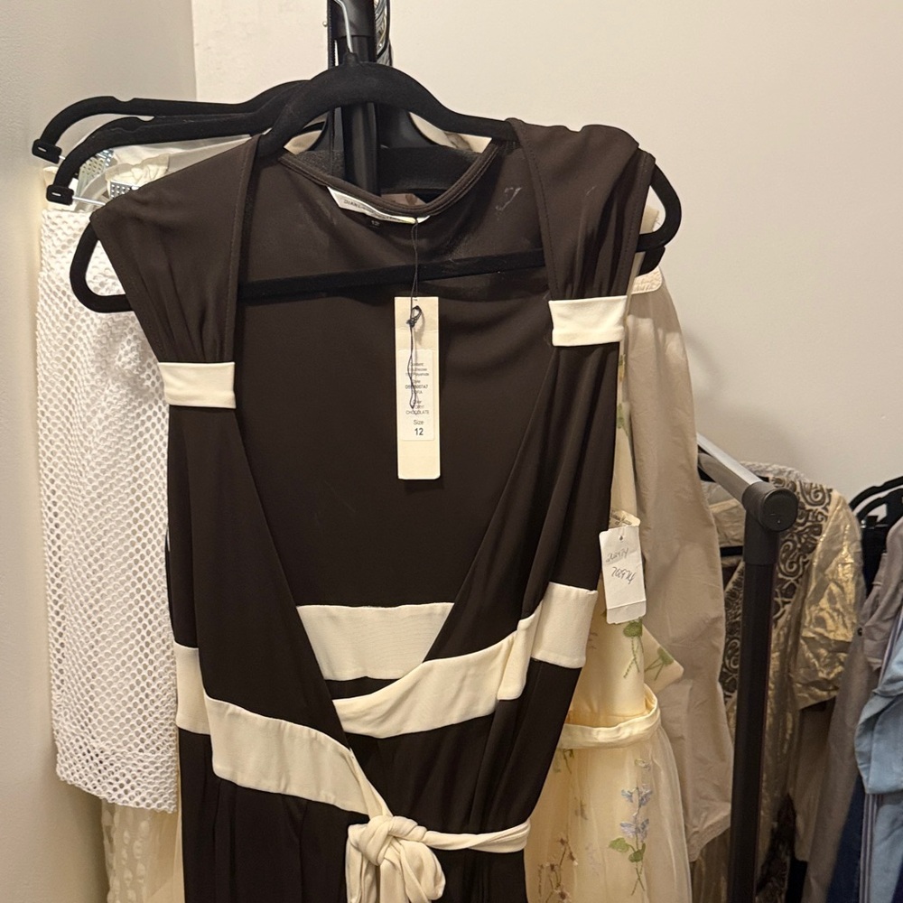 Diane Von Furstenberg Brown and Cream wrap Dress nwt size 12